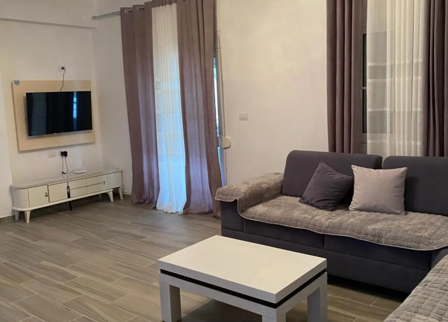 Mateo Apartment contacts